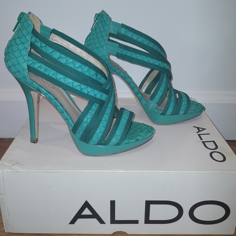 💎 ALDO Teal colored open toe heels size 7